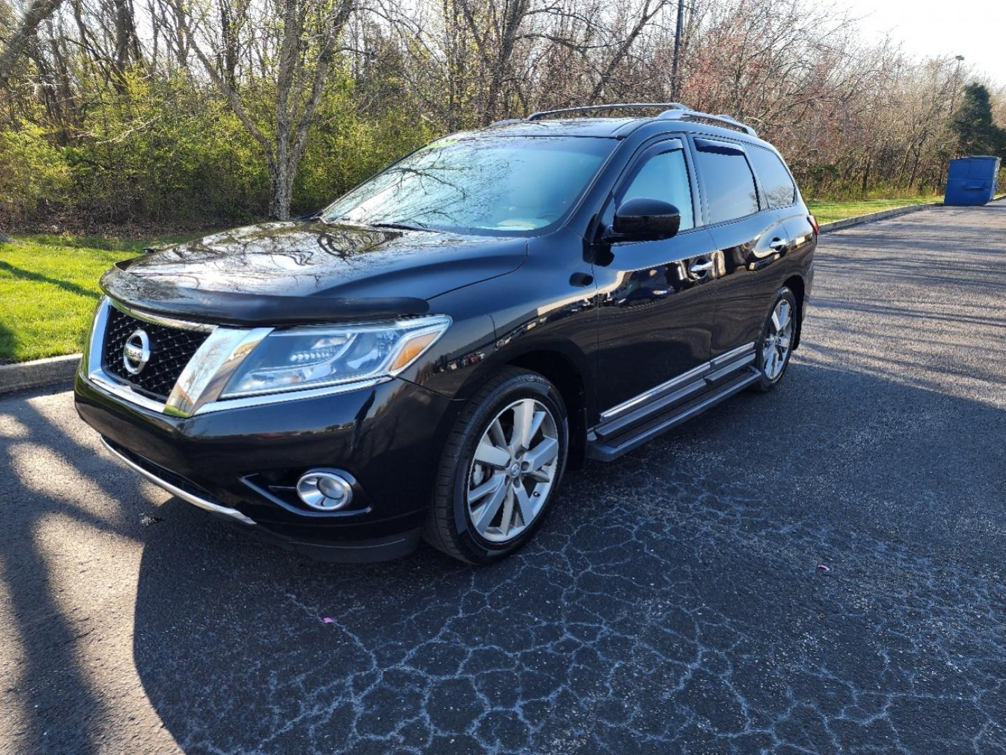 2016 BLACK /BEIGE Nissan Pathfinder Platinum 2WD (5N1AR2MN6GC) with an 3.5L V6 DOHC 24V engine, CVT transmission, located at 1221 Madison St., Shelbyville, TN, 37160, (931) 680-9439, 0.000000, 0.000000 - Photo#0